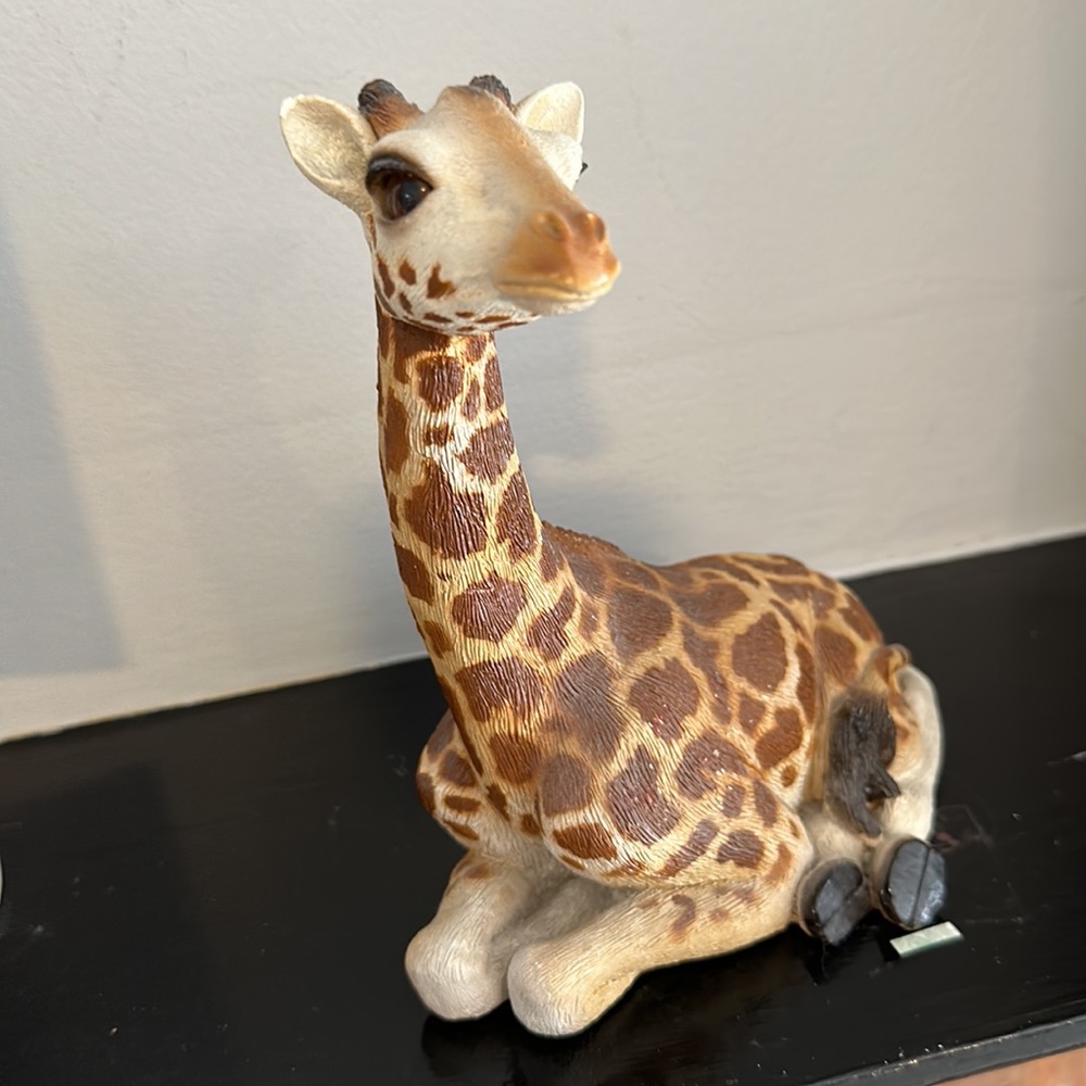 Giraffe figurine